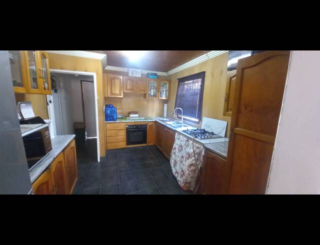 3 BEDROOM SEMI DETACHED FOR SALE IN TRENANCE PARK